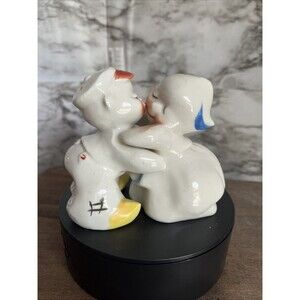Van Tellingen Salt And Pepper Shakers. Dutch Boy And Girl Kissing 1940’s